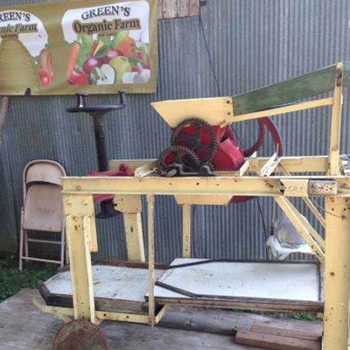 Apple Juicing the Old-Fashioned Way